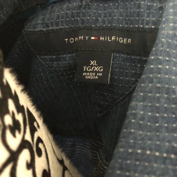 Button down - Picture 2 of 2